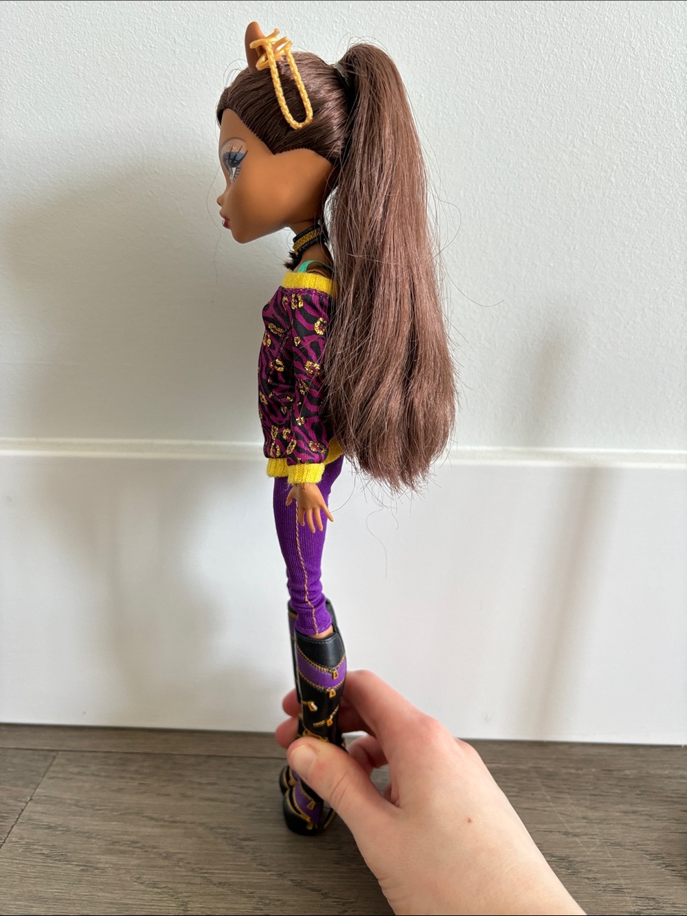 Monster High School’s Out 2011 Clawdeen Wolf Doll with Diary - Picture 8 of 11